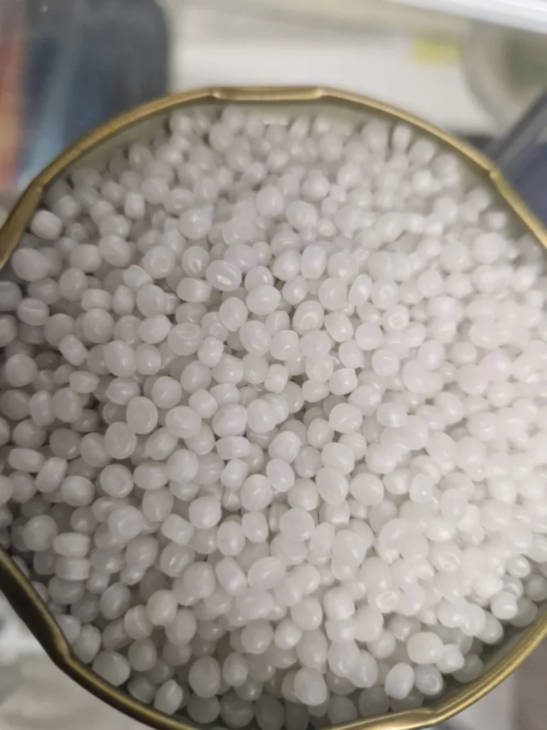 Weißes (naturfarbenes) PP-Granulat — Beispielcharge